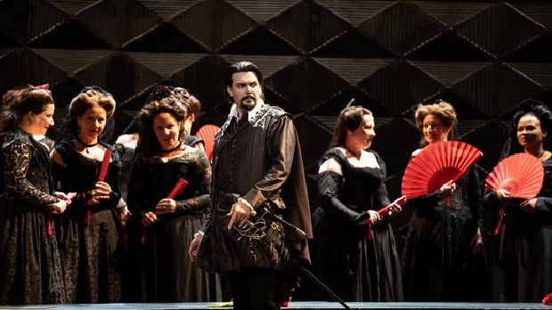 У оперској ложи - Дон Карлос