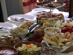 На дан Светог Николе трпеза је увек посна – поштују се духовна и религијска правила, слава није друштвено окупљање 