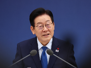 Јужнокорејски председник тражи да терапије против губитка косе покрива здравствено осигурање