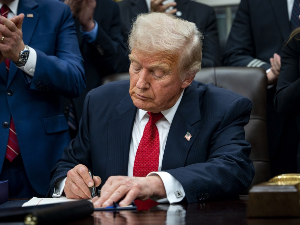 Трамп потписао закон о националној одбрани, документ се бави и Србијом и Западним Балканом