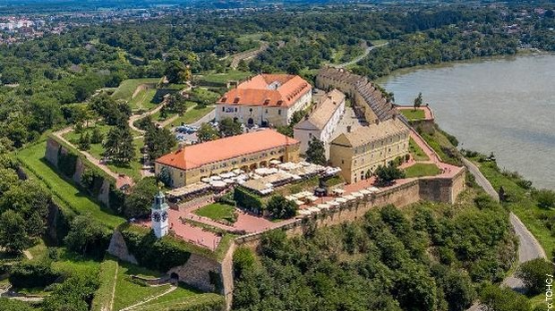 На три воде: Јутарњи програм из три студија