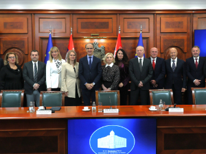 Мацут са ректором и деканима Универзитета у Приштини