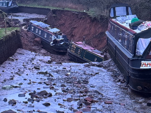 Инцидент у Енглеској: Обрушио се пловни канал, људи страхују од поплава