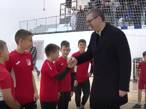 Вучић у Путинцима присуствовао отварању спортске хале: Испунили смо обећање