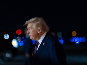 Епстинови досијеи – америчко Министарство правде поново објавило фотографију са Трампом