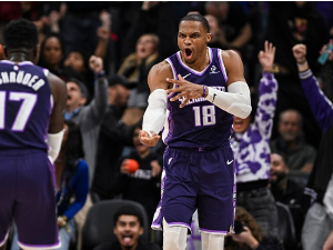 Хјустон после славља у Денверу киксирао у Сакраменту