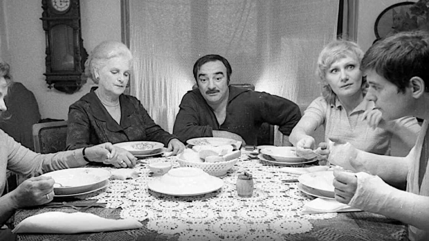 Заводљива телевизија: Грлом у јагоде