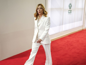 А од странке компјутер – Ђорђа Мелони и ове године разменила божићне поклоне са сарадницима