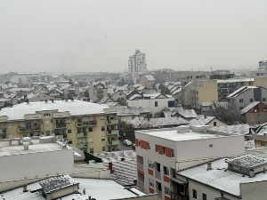 Облачно и хладно са суснежицом и снегом