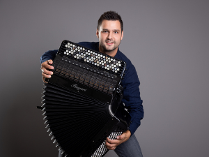 Албум „Нова српска музика за хармонику и гудачки оркестар” Николе Пековића