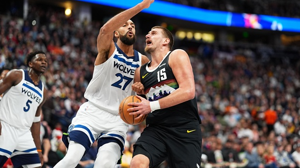 Божићни спектакл у Денверу - Јокићевих 56, продужетак, преокрети и победа десеткованих Нагетса