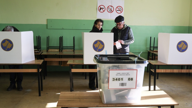 Радаковић: Укидањем санкција усред кампање, ЕУ дала ветар у леђа Kуртију који рачуна и на дијаспору