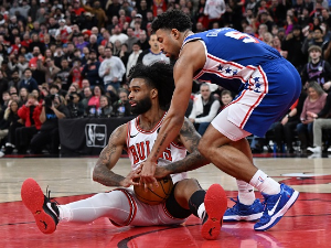 Чикагових пет у низу, Филаделфија посустала у завршници