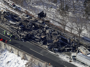 Ланчани судар више од 50 возила у Јапану, ватрогасци гасили пожар седам сати