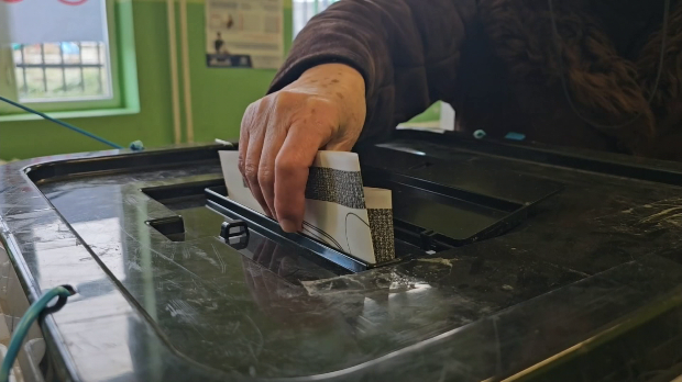 Затворена биралишта на КиМ – излазне анкете дају велику предност Самоопредељењу, велика излазност у српским срединама