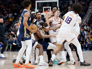 Туча у Њу Орлеансу бацила сенку на победу Финикса