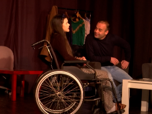 Осврт на брачни статус жена са инвалидитетом у представи " Жена може да се уда, само ако зна да умеси питу"