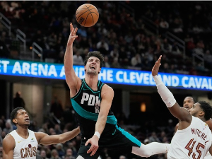 Авдија у форми живота, Портланд успешан у Кливленду