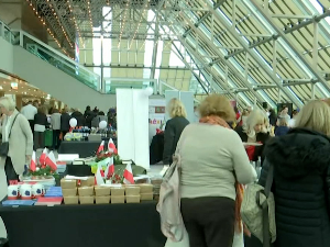 Добротворни базар Међународног клуба жена 22. пут у Центру „Сава“