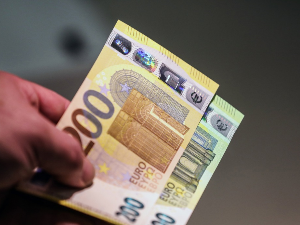 НБС: Нема проблема са снабдевеношћу евром на девизном тржишту, курс динара није угрожен