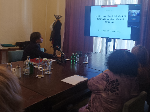 Институционални контекст у Србији и савремена уметност Рома и Ромкиња