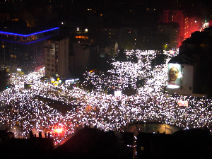 Протест "15. за 15" у Београду – колоне из више праваца се сливају у центар града, главна бина на Тргу Славија, прочитани студентски захтеви