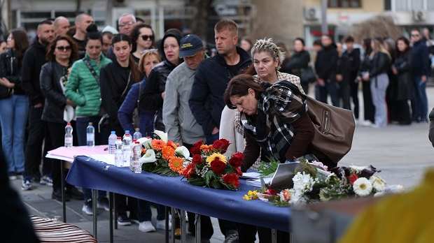 Дани жалости у Северној Македонији након трагедије у Кочанима, грађани одају пошту