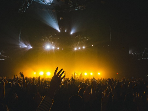 Звучни зид – Азра