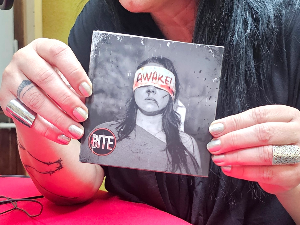 Слушај 'вамо!