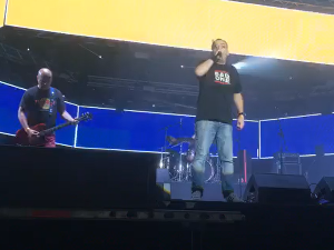 Слушај 'вамо!