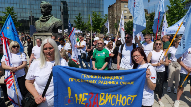 Првомајски протест одржан у Београду – синдикати и студенти испред Владе Србије (Фото: Фонет/Милица Вучковић) Првомајски протест одржан у Београду – синдикати и студенти испред Владе Србије