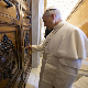 Апостолска палата поново дом папе – симболички повратак традицији (EPA-EFE/VATICAN MEDIA) Апостолска палата поново дом папе – симболички повратак традицији
