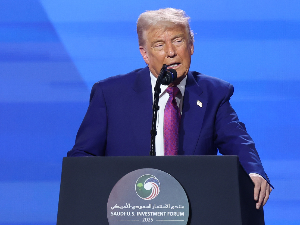 Трамп најавио укидање санкција Сирији