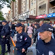 Протест код штандова СНС-а у Новом Саду, постављен кордон полиције