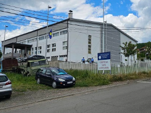 Полиција упала у халу у Лепосавићу; Петковић: Курти удара на српску децу пред целим  светом