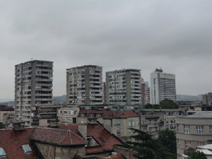 Хитно упозорење РХМЗ-а – пљускови и невреме широм Србије, у Младеновцу се урушио кров зграде  