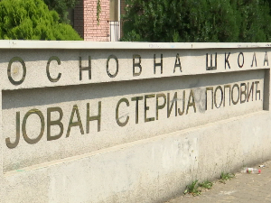 Тужилац обавештен о претњама у ОШ "Стерија" - обављен претрес дечаковог стана, није пронађено оружје