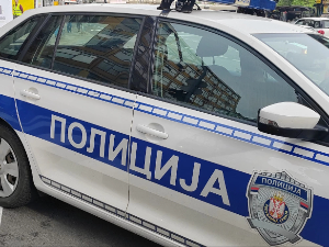 Ухапшен младић због сумње да је у кафићу на Врачару бакљама повредио једну особу