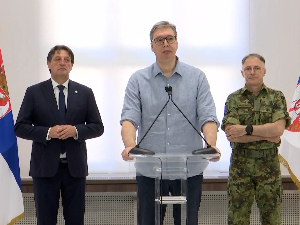 Вучић након састанка у Генералштабу: Приоритет је да грађани буду заштићени, безбедни и сигурни