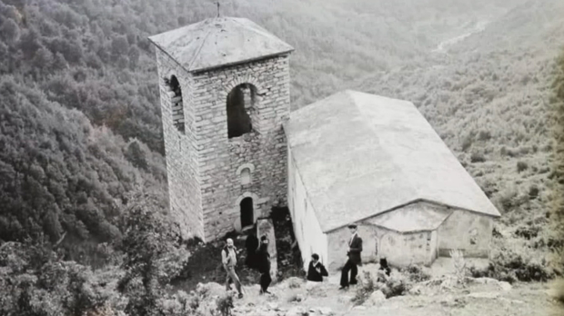 „Сатирање светиња“