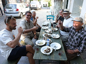 Сасвим природно-Икарија, острво дуговечних 1.део