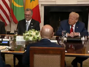 Трамп похвалио енглески либеријског председника, не знајући да му је то матерњи језик Трамп похвалио енглески либеријског председника, не знајући да му је то матерњи језик