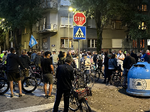 У Новом Саду протести испред зграда у којима живе ректор Мадић и Маја Гојковић