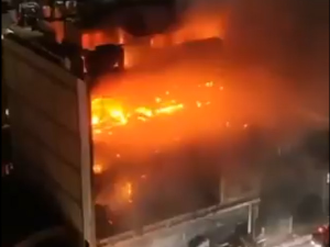 Најмање 60 људи погинуло у пожару у тржном центру у Ираку