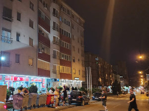 Дете пало са зграде у Новом Пазару, транспортовано у Београд