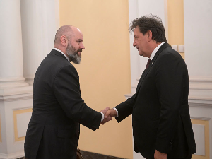 Гашић са Бејкером о унапређењу билатералне војне сарадње