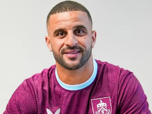 Кајл Вокер каријеру наставља у Барнлију