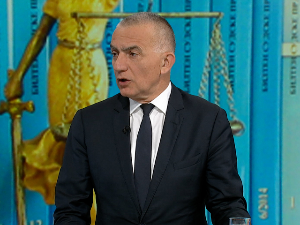 Министар Вујић: Треба пустити судове да раде свој посао; планирано поскупљење такси и другачија расподела новца 