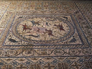 Од пигмента до концепта:	Мозаик и фреска