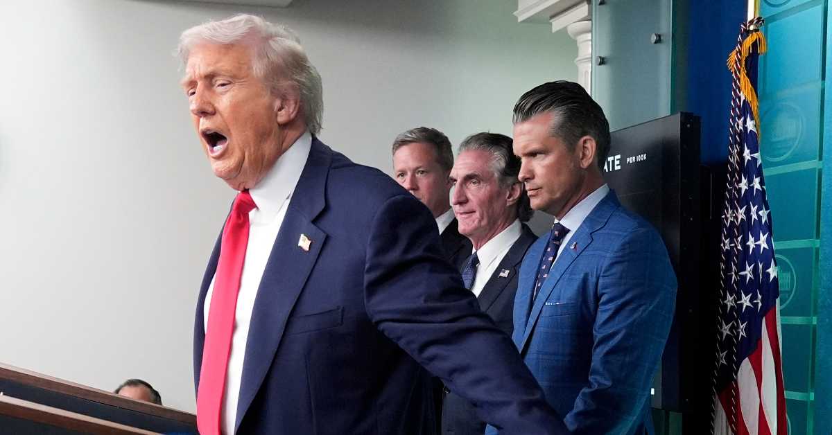 Трамп распоређује Националну гарду у Вашингтону: Морамо да ослободимо главни град од криминала и хаоса (Фото: Танјуг / AP Photo/Mark Schiefelbein) Трамп распоређује Националну гарду у Вашингтону: Морамо да ослободимо главни град од криминала и хаоса